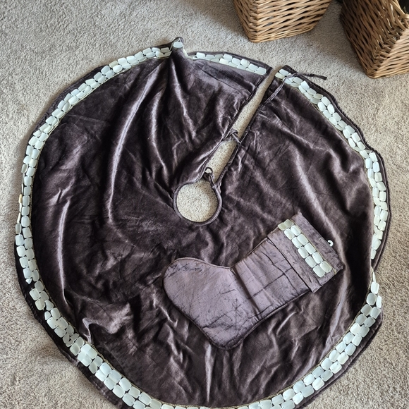 Other - Elegant Brown Tree Skirt and Stocking Set